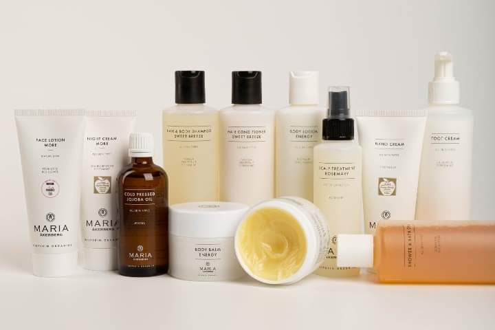 Het assortiment van Maria Åkerberg, van face lotion en night cream tot body balm en jojoba-olie